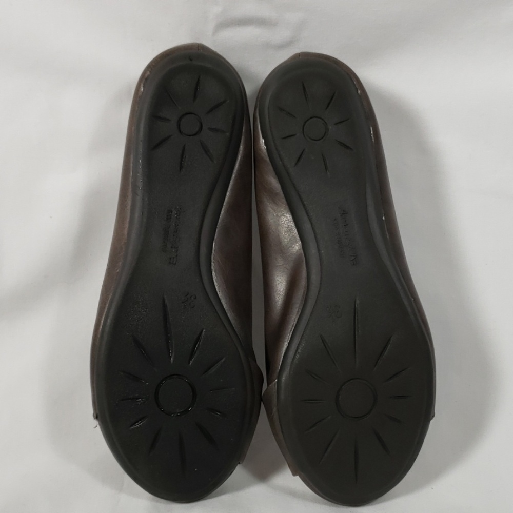 Shoes - Picture 3 of 7